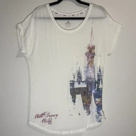 Disney Parks 2017 Cinderella Castle Graphic Tee Rhinestones Women’s Small USA - Picture 2 of 13